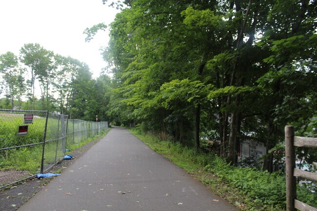 Sendero para caminar - West Woods Place Apartments