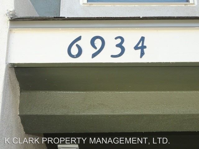Building Photo - 3 br, 2.5 bath House - 6934 LAKEVIEW DR #102