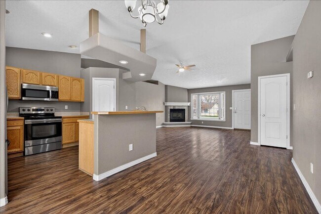 Foto del edificio - GREAT LOCATION - 3bd/2ba Home w/Room to Park Your Toys!