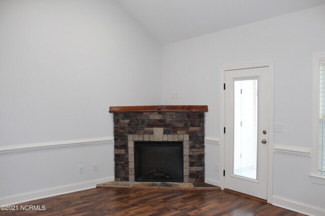 Building Photo - 1700 Cambria Dr