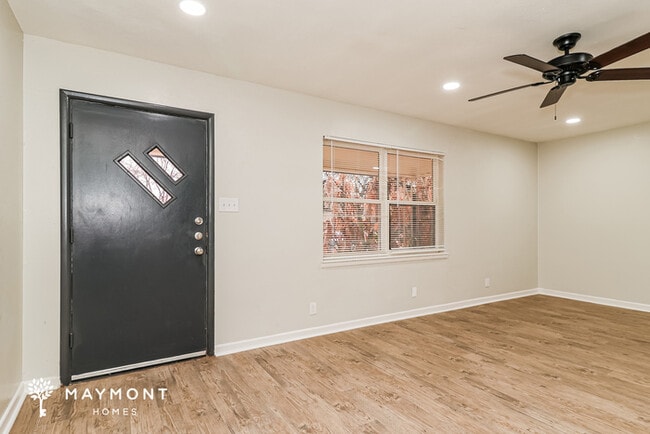 Building Photo - 3405 Half Moon Dr