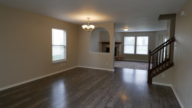 Building Photo - 898 Stonehurst Dr