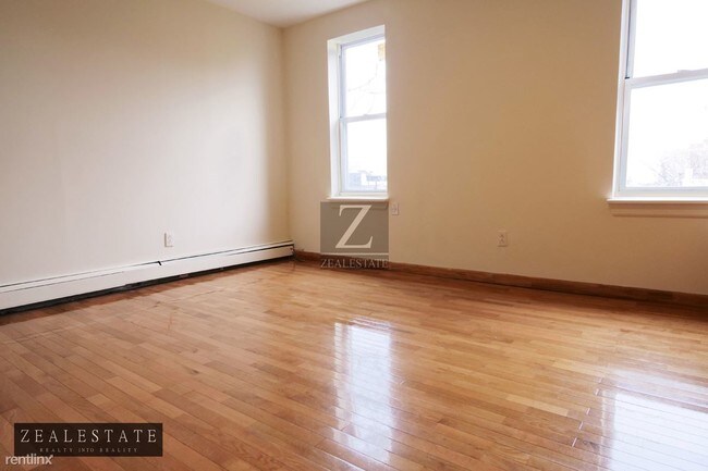 Building Photo - 2 br, 1 bath Apartment - 32 Jackson Pl 2