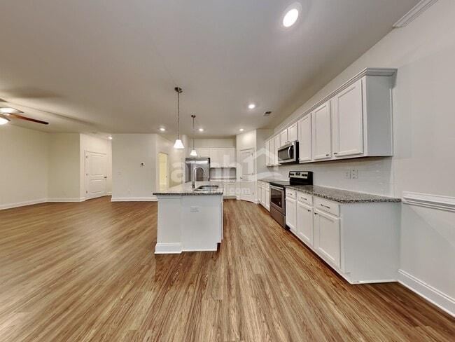 Building Photo - 106 Doral Blue Dr