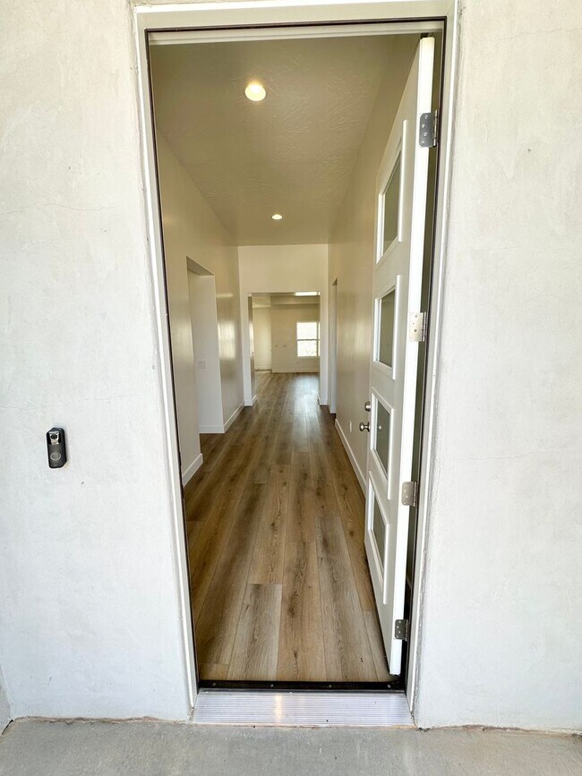 Building Photo - Sage Canyon Home! Short Term Rental! Avail...