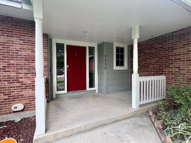 Foto del edificio - Spacious 4-Bed Retreat with Guest Suite & Fireplace