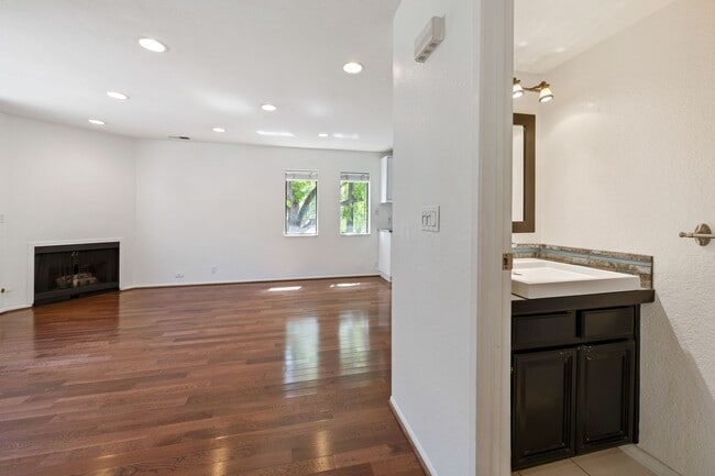 Building Photo - 111 S Sierra Madre Blvd