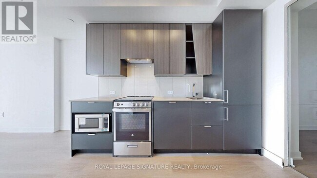 Photo du bâtiment - 3883-3883 Quartz Rd