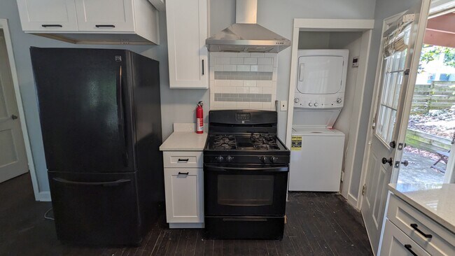 Kitchen - 307 Morgan Pl SE