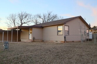 Building Photo - 403 E Arlington Ave