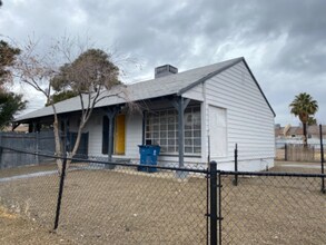 Building Photo - 3514 Center Dr