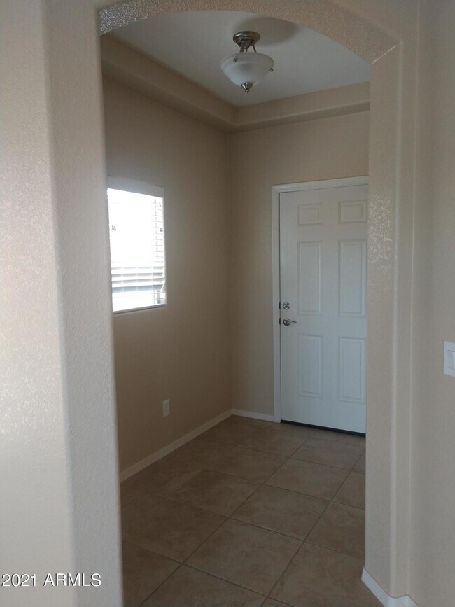 Building Photo - 5300 Encanto Dr