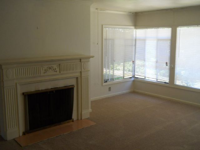 Building Photo - 1115 W Mariposa Ave
