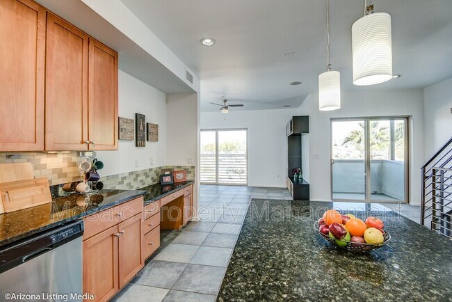 Foto del edificio - 525 W Lakeside Dr