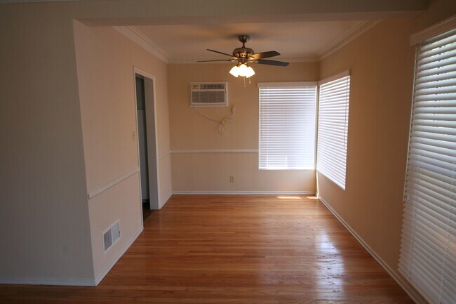 Building Photo - 1426 Reeves St