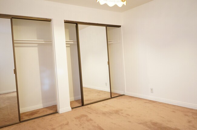 Building Photo - 901 Golden Springs Dr