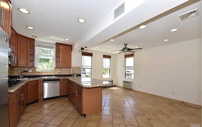 Foto del edificio - 90-24 144th Pl