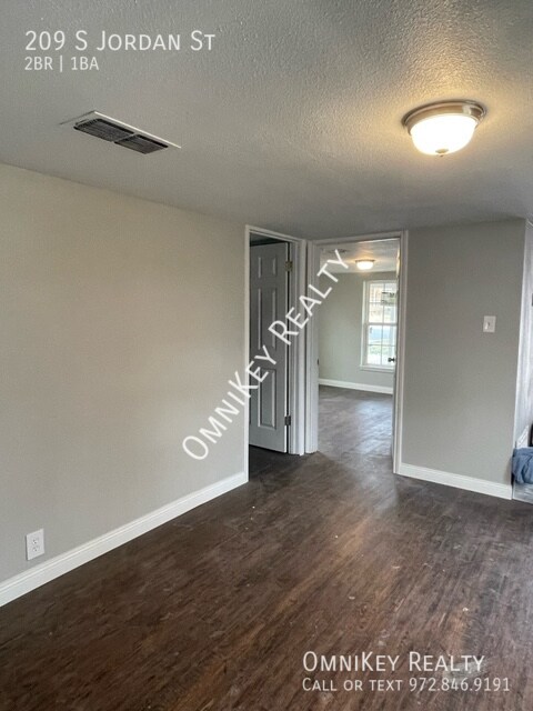 Building Photo - 209 S Jordan St