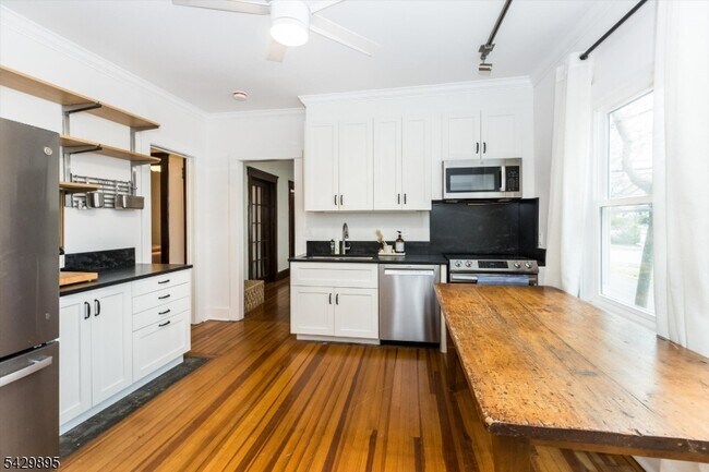 Foto del edificio - 56 Walnut Crescent