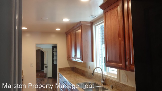 Building Photo - 3281 Ocean Front Walk