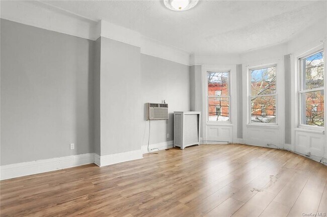 Building Photo - 626 Crescent Ave