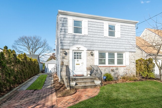 Building Photo - 204 New Hyde Park Rd