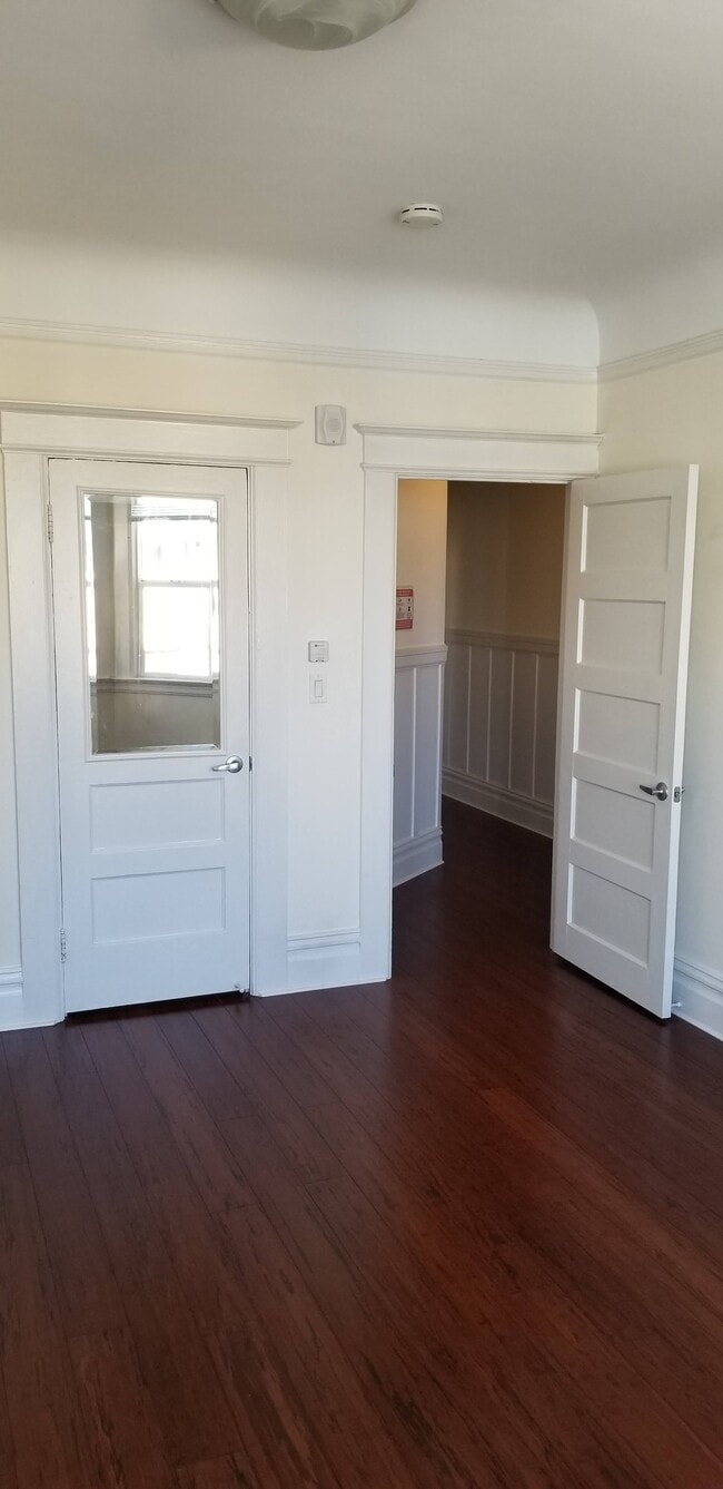 Front Room & closet - 3222A Steiner St