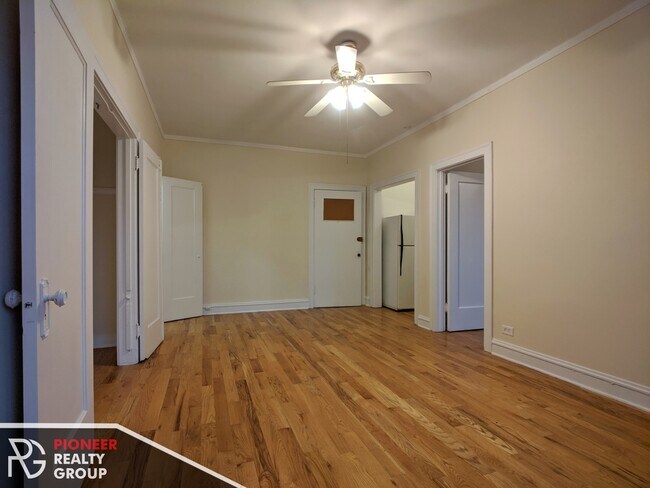 Foto del edificio - 4853 N Damen Ave