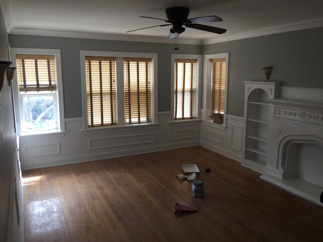 Persianas nuevas y actualizadas en toda la unidad. - 1748 E 84th Pl