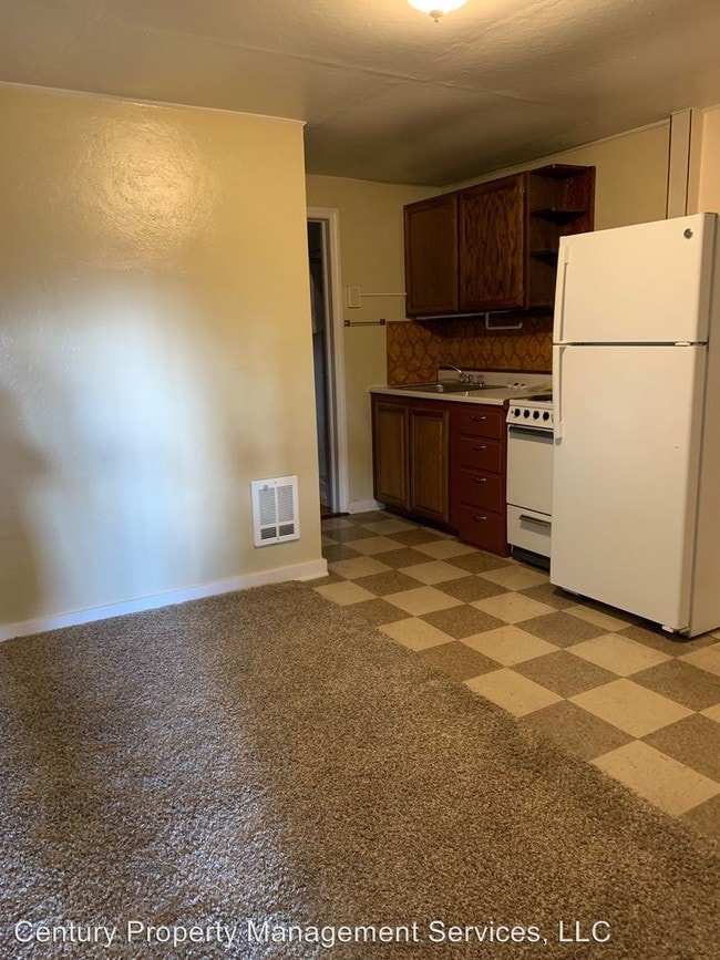 1730 Rogue River Hwy, Grants Pass, OR 97527 Condo for Rent in Grants