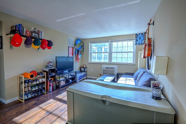 Foto del edificio - 4049 W Pine Blvd