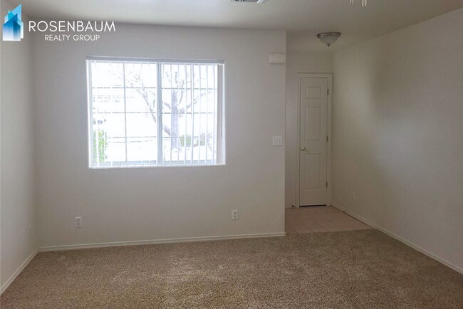 Foto del edificio - 7060 E Burro Ln