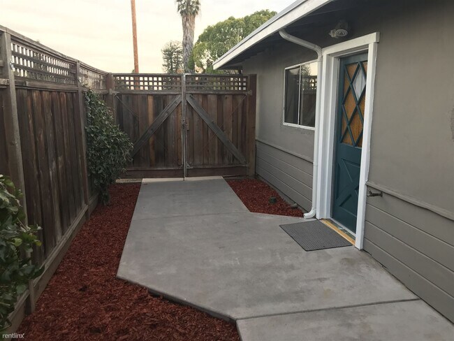 Building Photo - Studio, 1 bath House - 11841 Southwood Drive