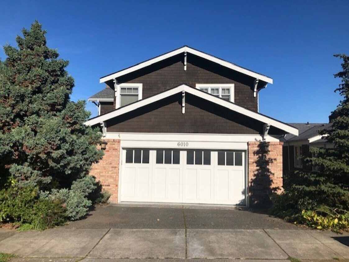 Primary Photo - Spacious 3-Level Home Overlooking Magnuson...