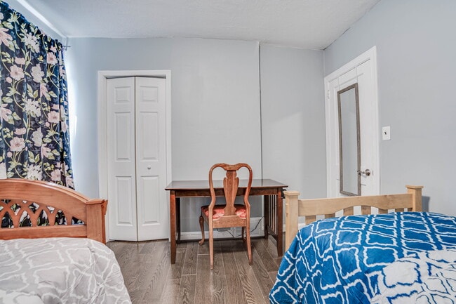 Building Photo - 1714 E St NE