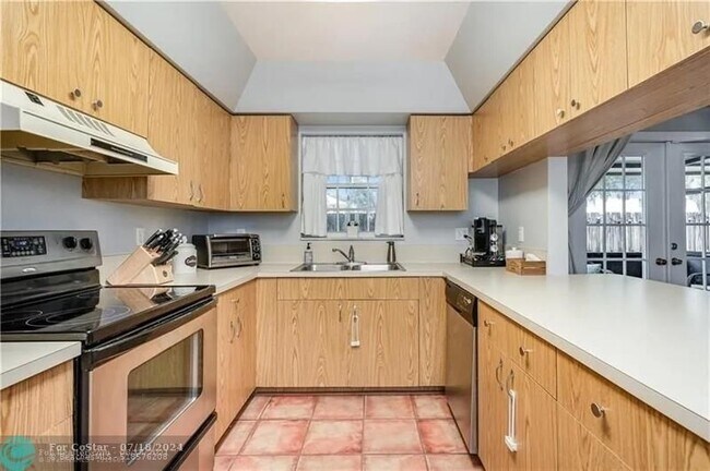 Foto del edificio - 4916 SW 122nd Terrace