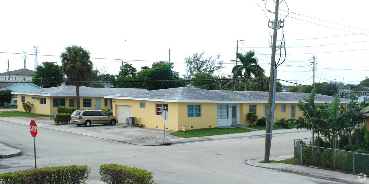 Bears Apartments 401 15th Ave S Lake Worth, FL Apartments for Rent