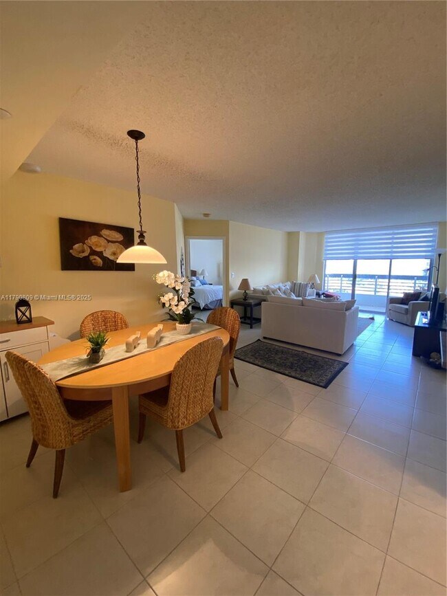 Building Photo - 3530 Mystic Pointe Dr