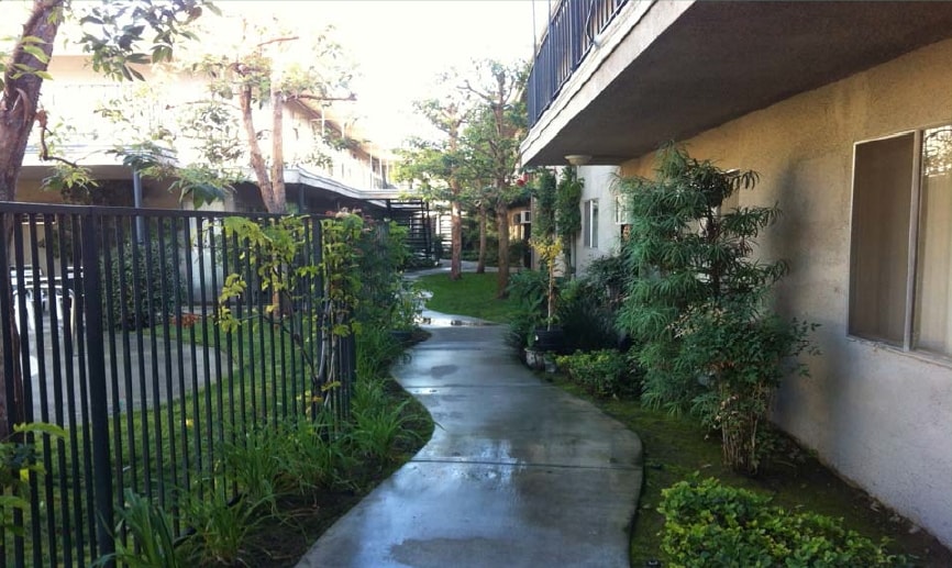 Primary Photo - Centre Pointe Apartments