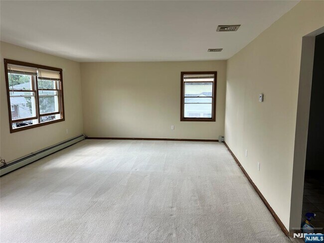Foto del edificio - 364 Chestnut Ave