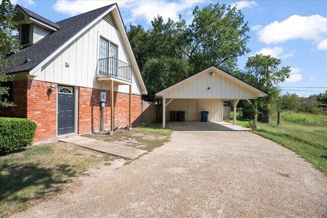Foto del edificio - 421 Forrest Ln