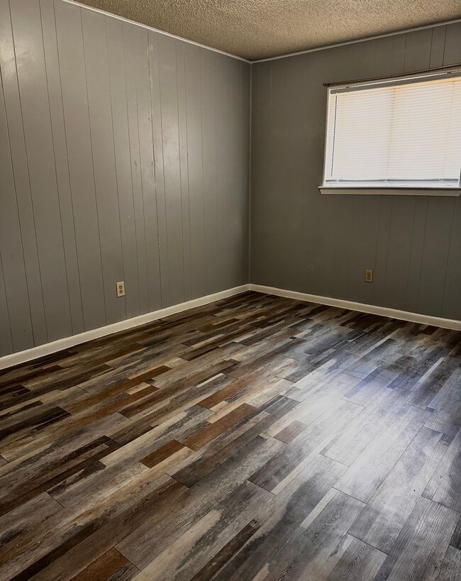Building Photo - 1507 Bundrant Dr
