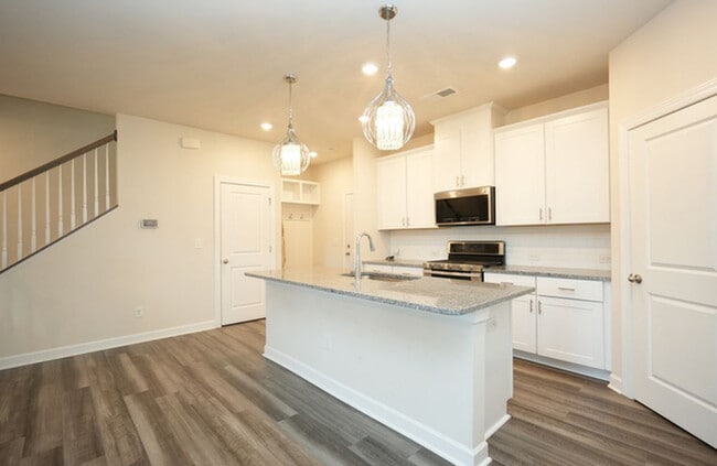 Foto del edificio - !!! COMING SOON!!! Updated 3BR 3BA Home w/ Private Yard • Stainless Kitchen • Loft in Huntersville