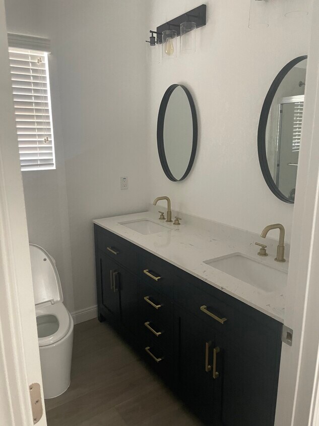 Foto principal - 1007 Court St