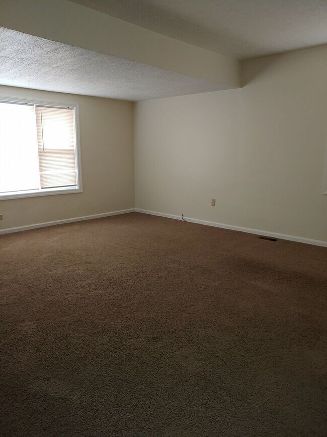 Building Photo - Two Bedroom Ranch