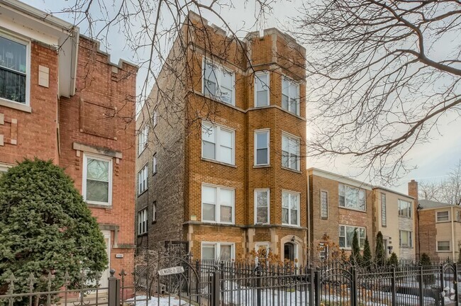 Building Photo - 1759 W North Shore Ave