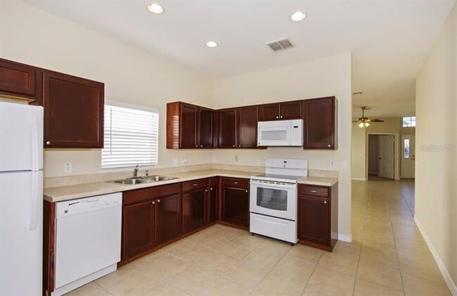 Building Photo - 2111 Conifer Ave