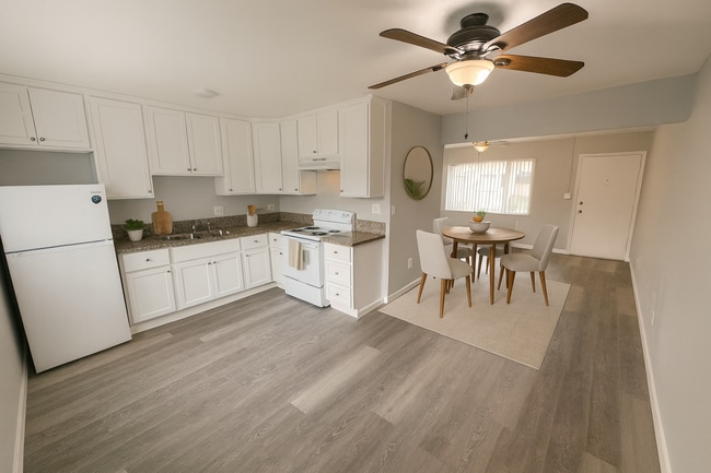 Building Photo - Cozy 2BD/1BA Available for Rent! (Upstairs)