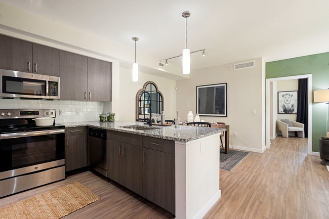 Building Photo - Cortland Hollywood