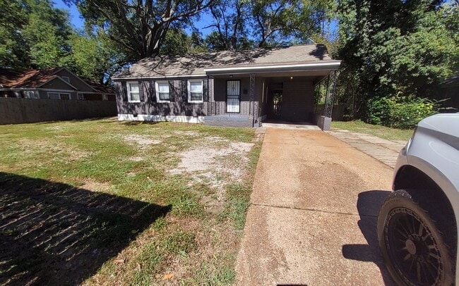 Building Photo - 3994 Oak Cliff Rd